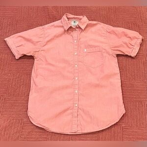 Talula Oxford Women’s medium tufted Pink Short Sleeve Button-Up Shirt